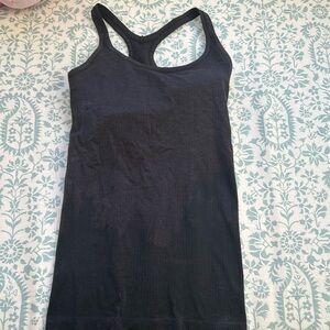 lululemon on black eb to be street tank top size 4